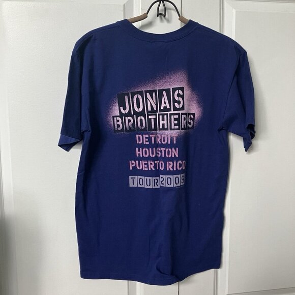 Jonas Brothers T-shirt Womens M 2009 Tour Purple Graphic Crewneck Tee - Picture 6 of 6
